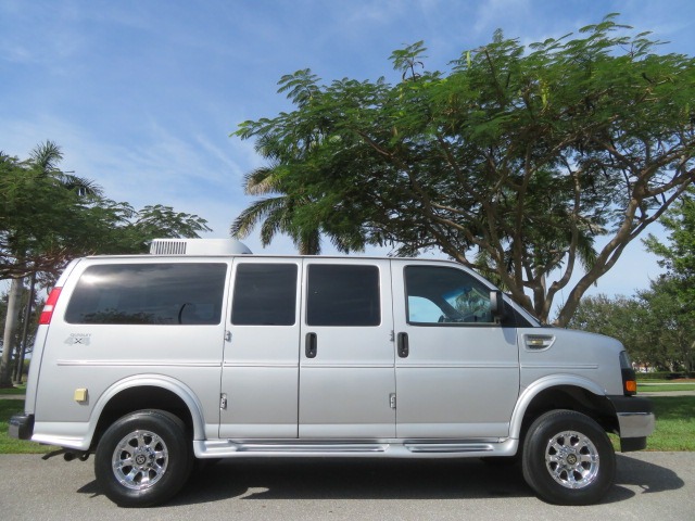 2017 GMC Savana - 1GTW7AFG6H1259212 - Image #1