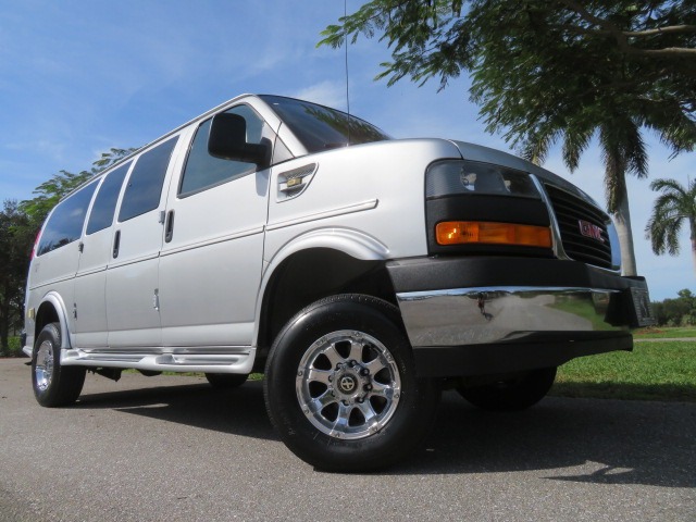 2017 GMC Savana - 1GTW7AFG6H1259212 - Image #2