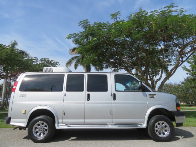 2017 GMC Savana - 1GTW7AFG6H1259212 - Image #3