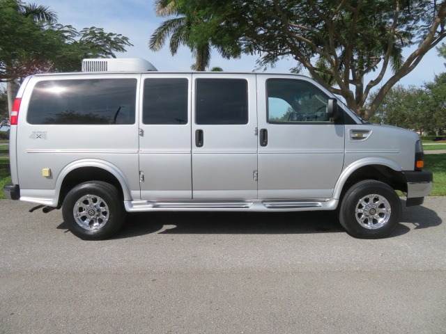 2017 GMC Savana - 1GTW7AFG6H1259212 - Image #4