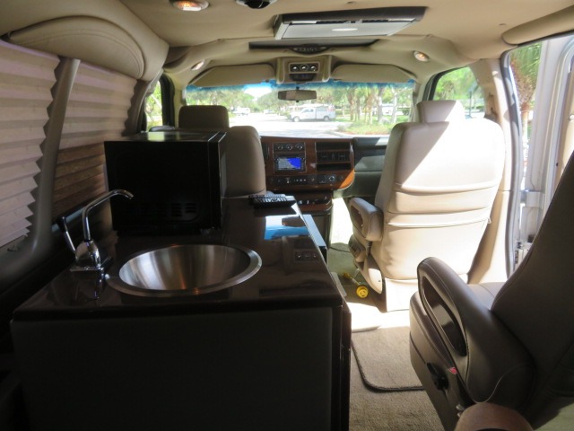 2017 GMC Savana - 1GTW7AFG6H1259212 - Image #60