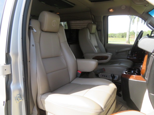 2017 GMC Savana - 1GTW7AFG6H1259212 - Image #69